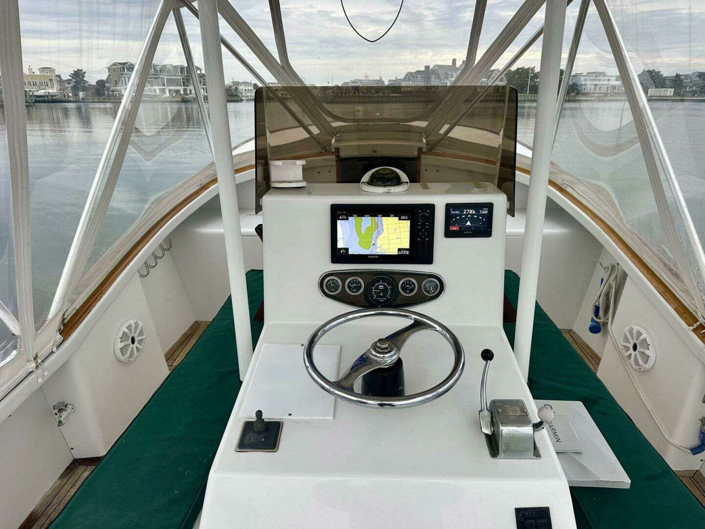 1987 Palm Beach 30 Express - Image 9