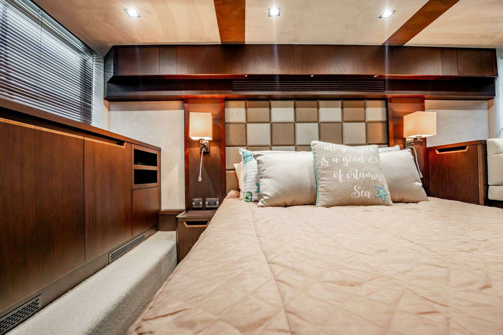 2017 Galeon 510 Skybridge - Image 39