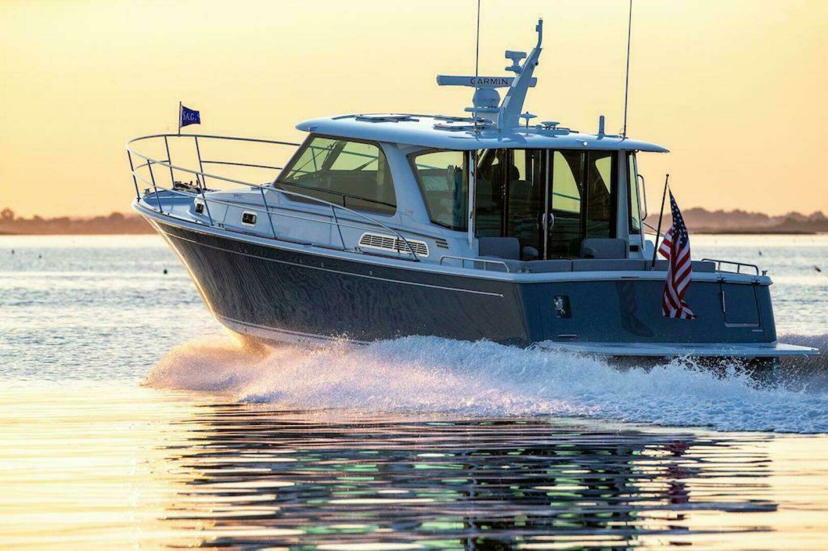 2027 Sabre 43 Salon Express - Image 4