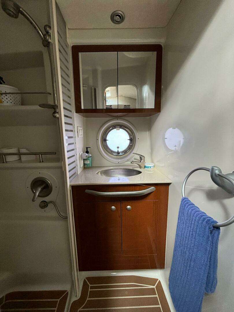 2009 Sea Ray SUNDANCER 350 - Image 42