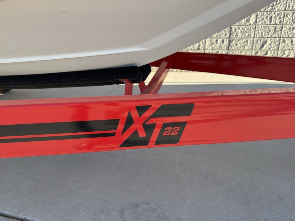 2019 MasterCraft XT22 - 70