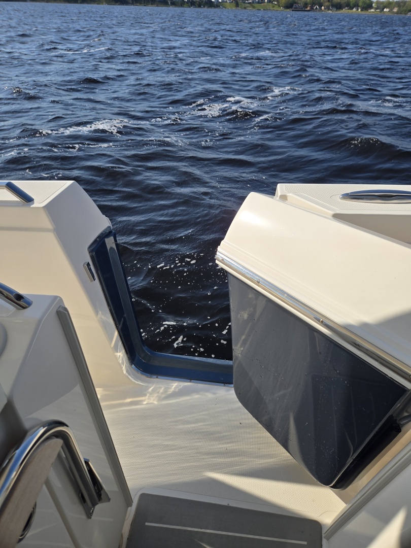 2024 Tiara Yachts 38 LS - Image 19
