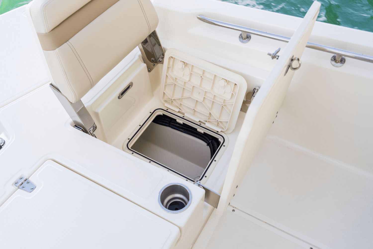 2026 Boston Whaler 250 Dauntless - 60