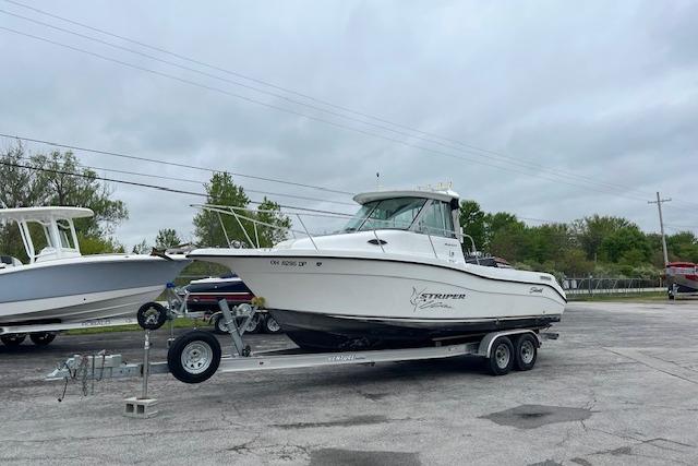 2004 Seaswirl Striper 2601 Walkaround I/O