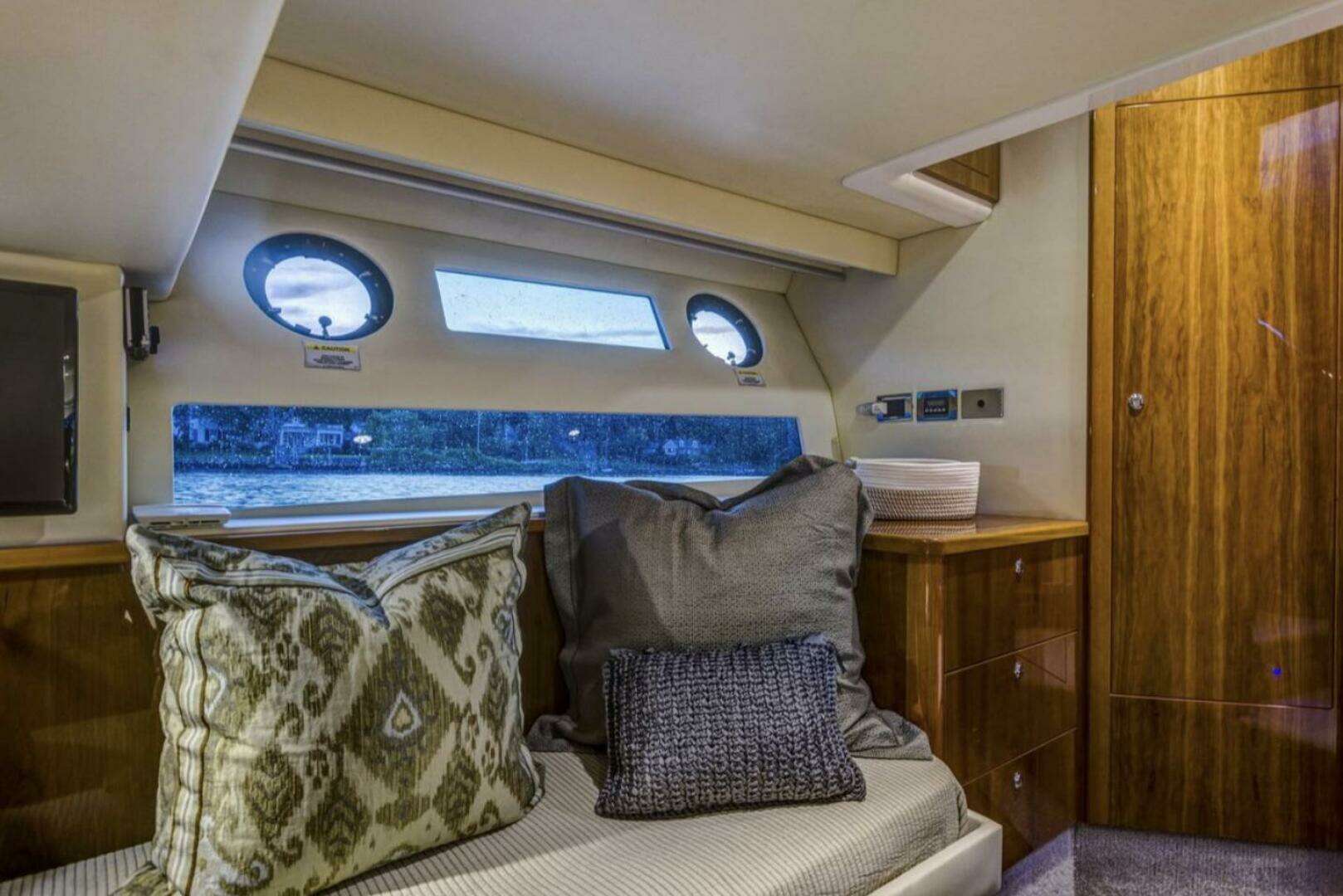 2016 Riviera 5000 Sport Yacht - Image 22