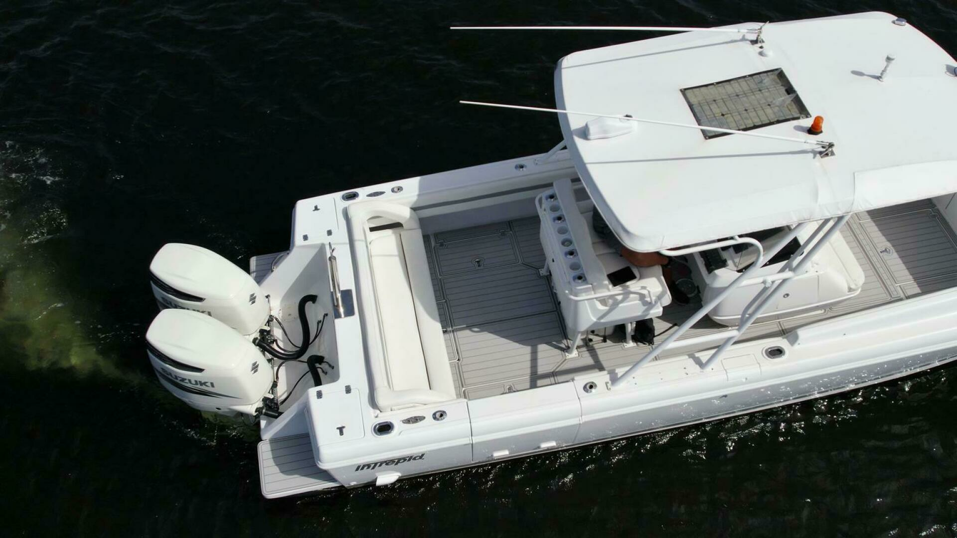2003 Intrepid 32 - Image 38