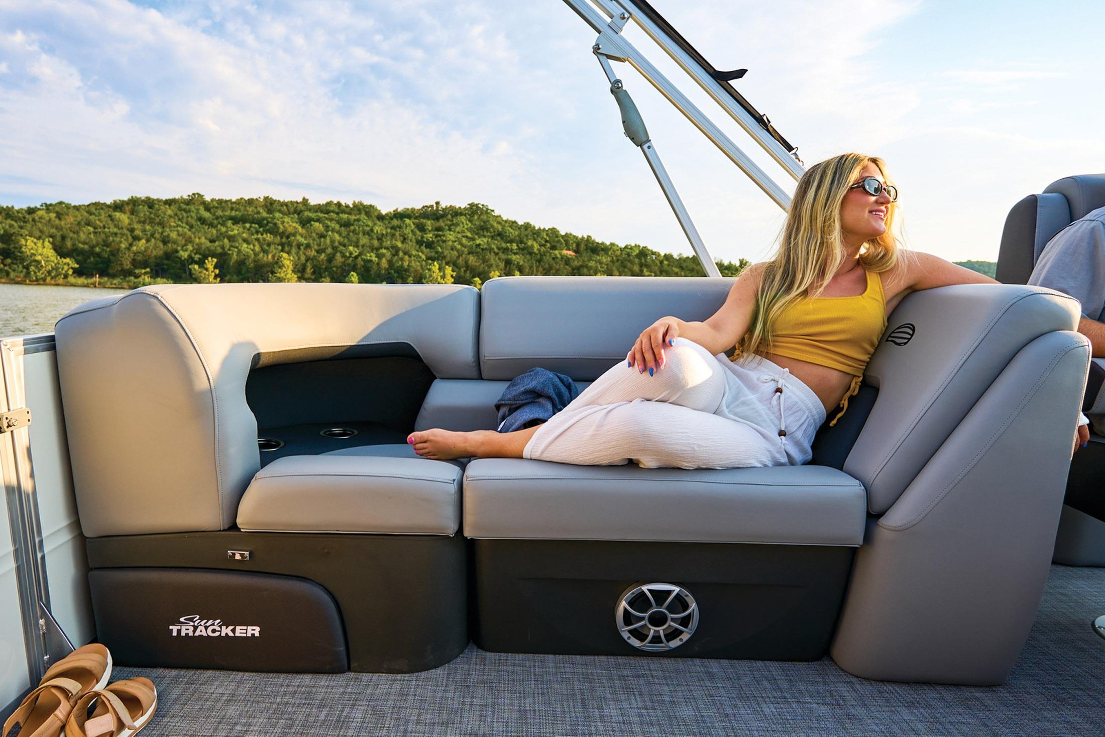 2026 Sun Tracker Party Barge 22 XP3 - 19