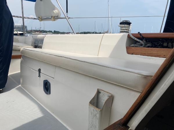 1989 Catalina 30 sailboat cockpit with seating and rigging, docked in a marina.
