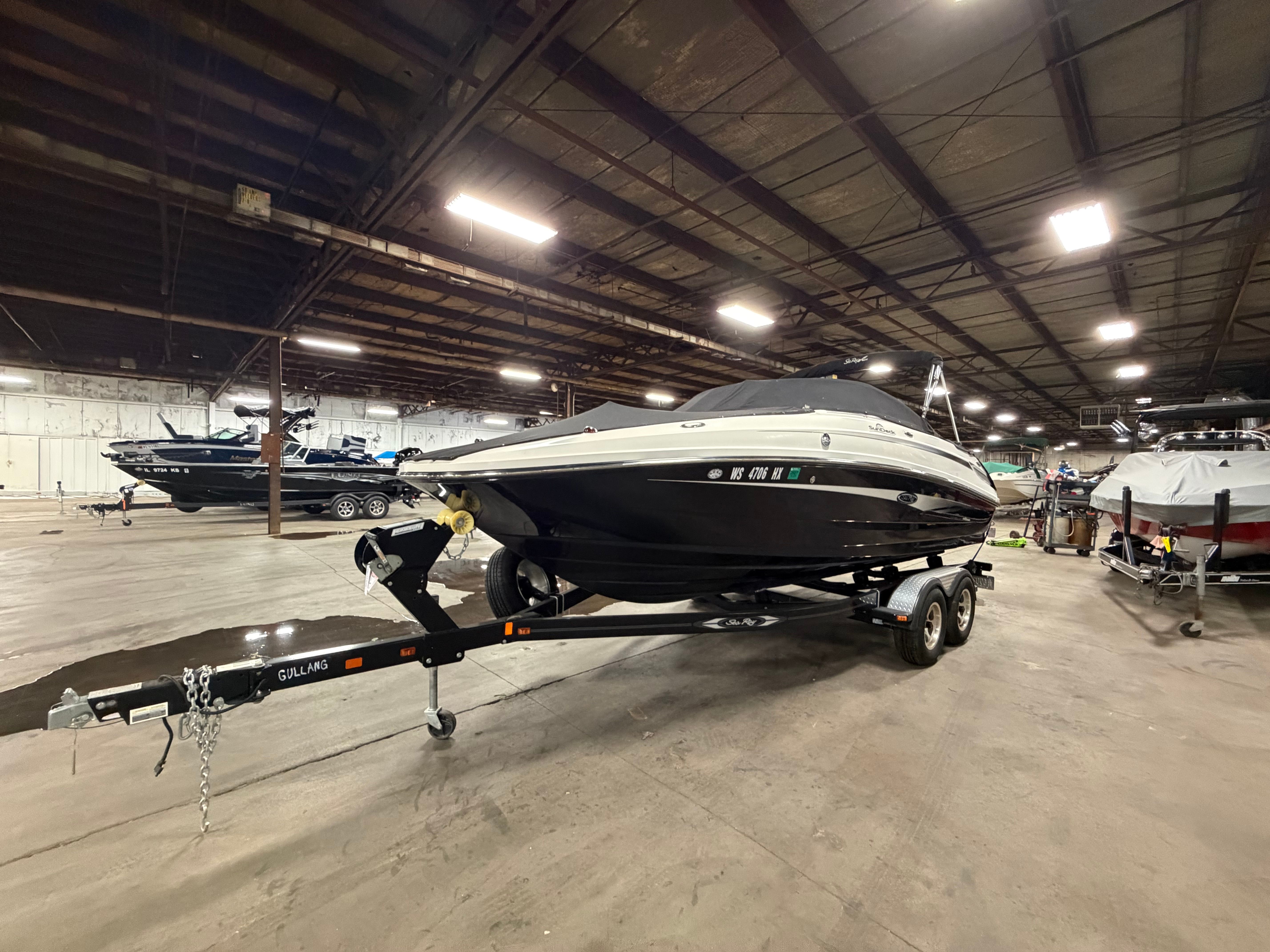 2012 Sea Ray 220 Sundeck