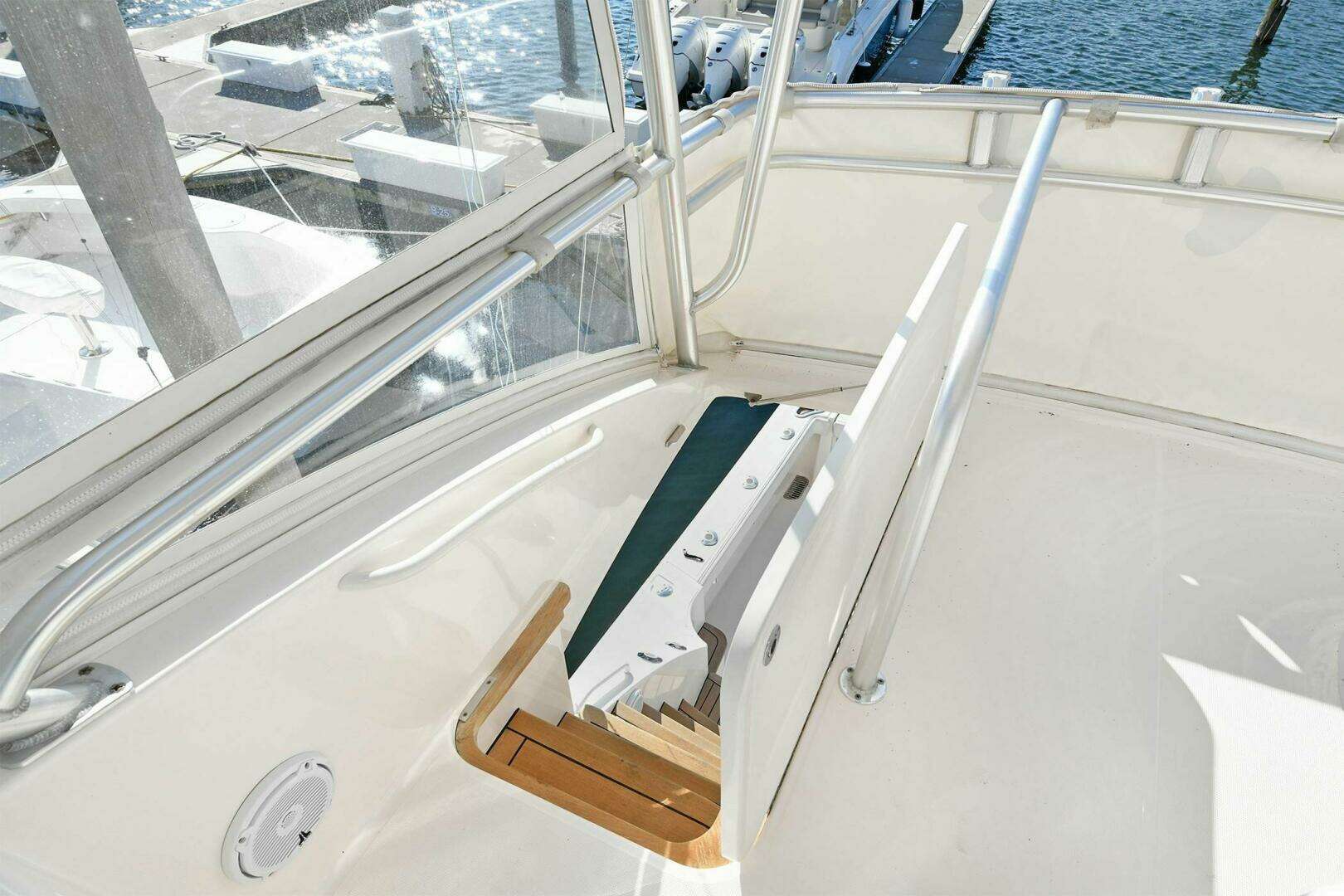 2015 Tiara Yachts 48 Convertible - Image 18