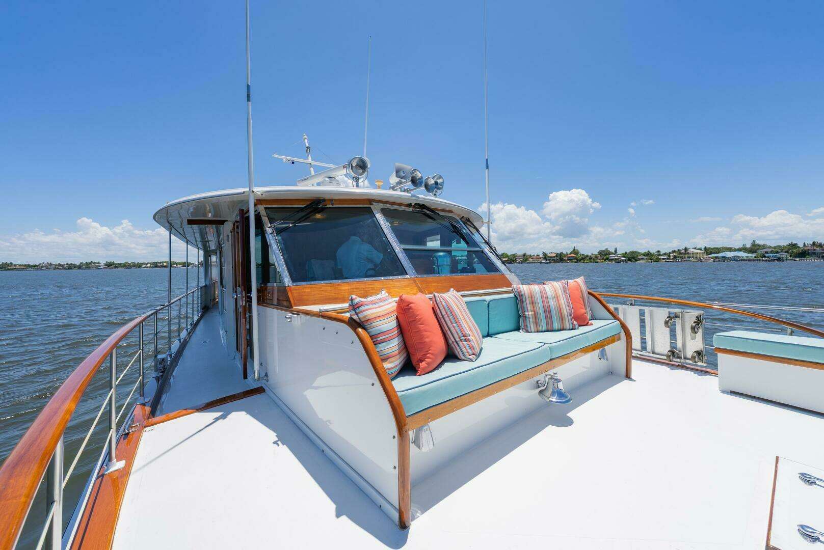 1970 Trumpy Houseboat - Image 33