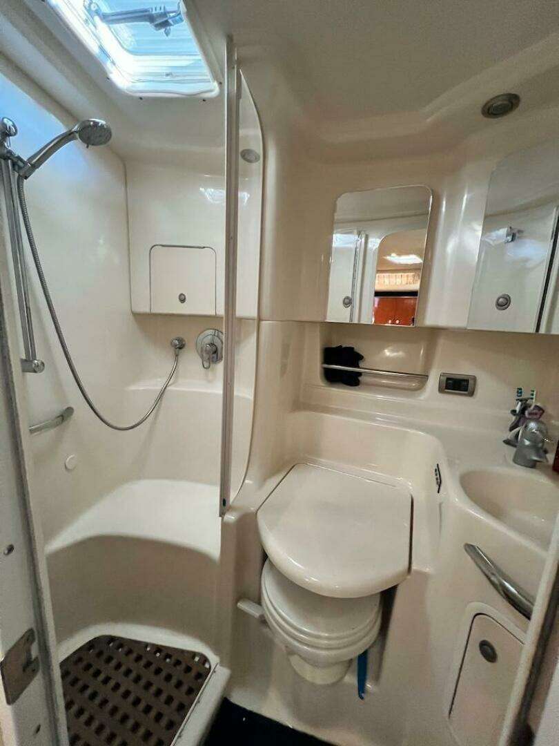 2004 Sea Ray 380 Sundancer - Image 37