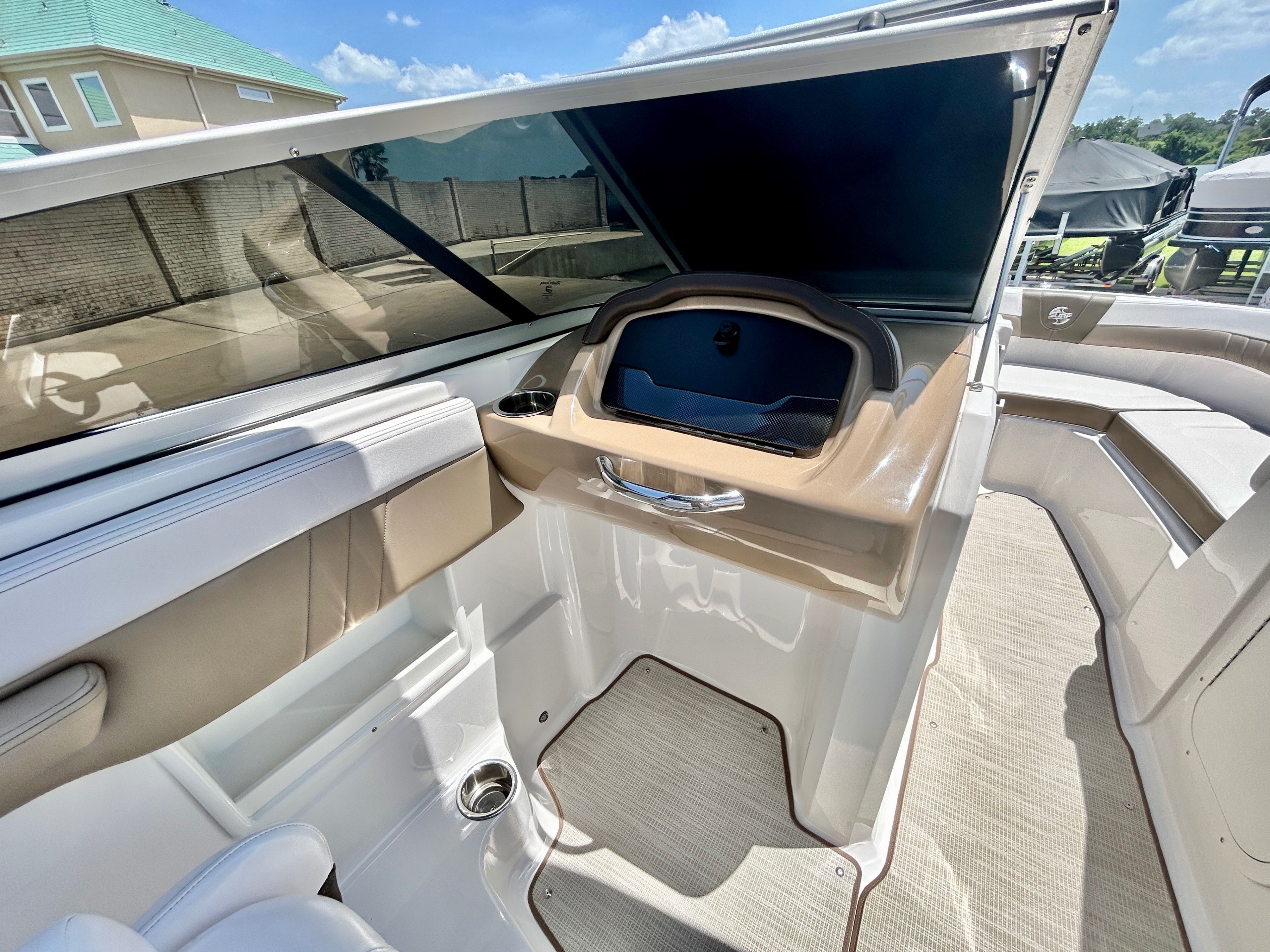 2018 Chaparral 23 Surf - 32