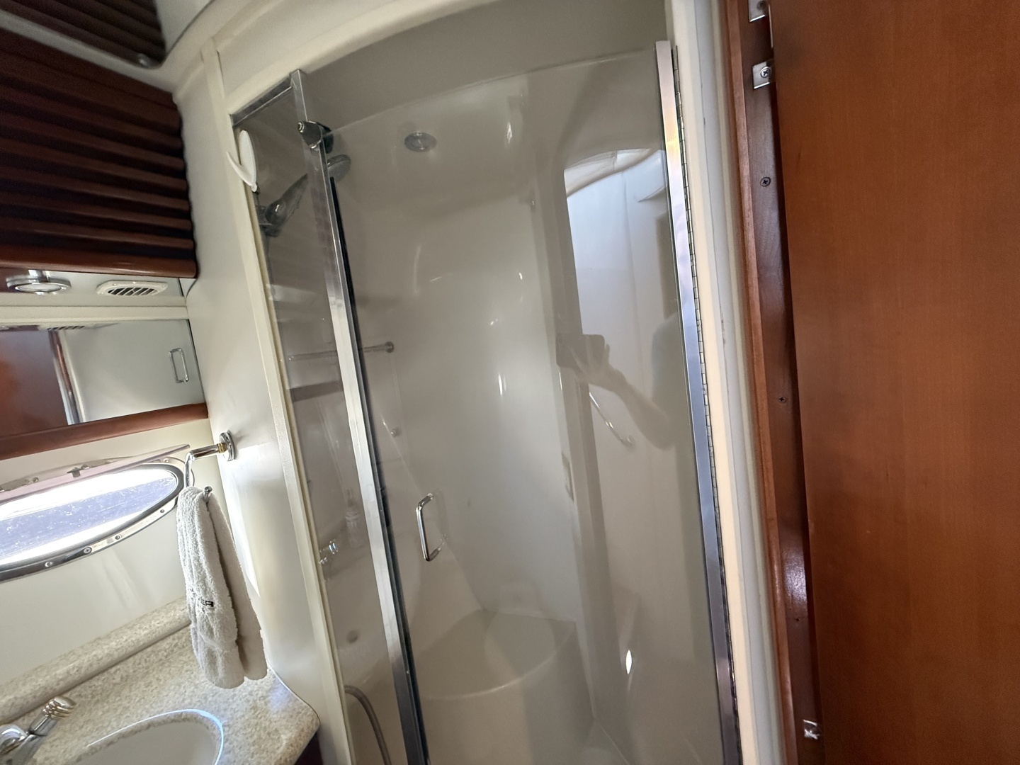 1999 Carver 450 Voyager - Image 42