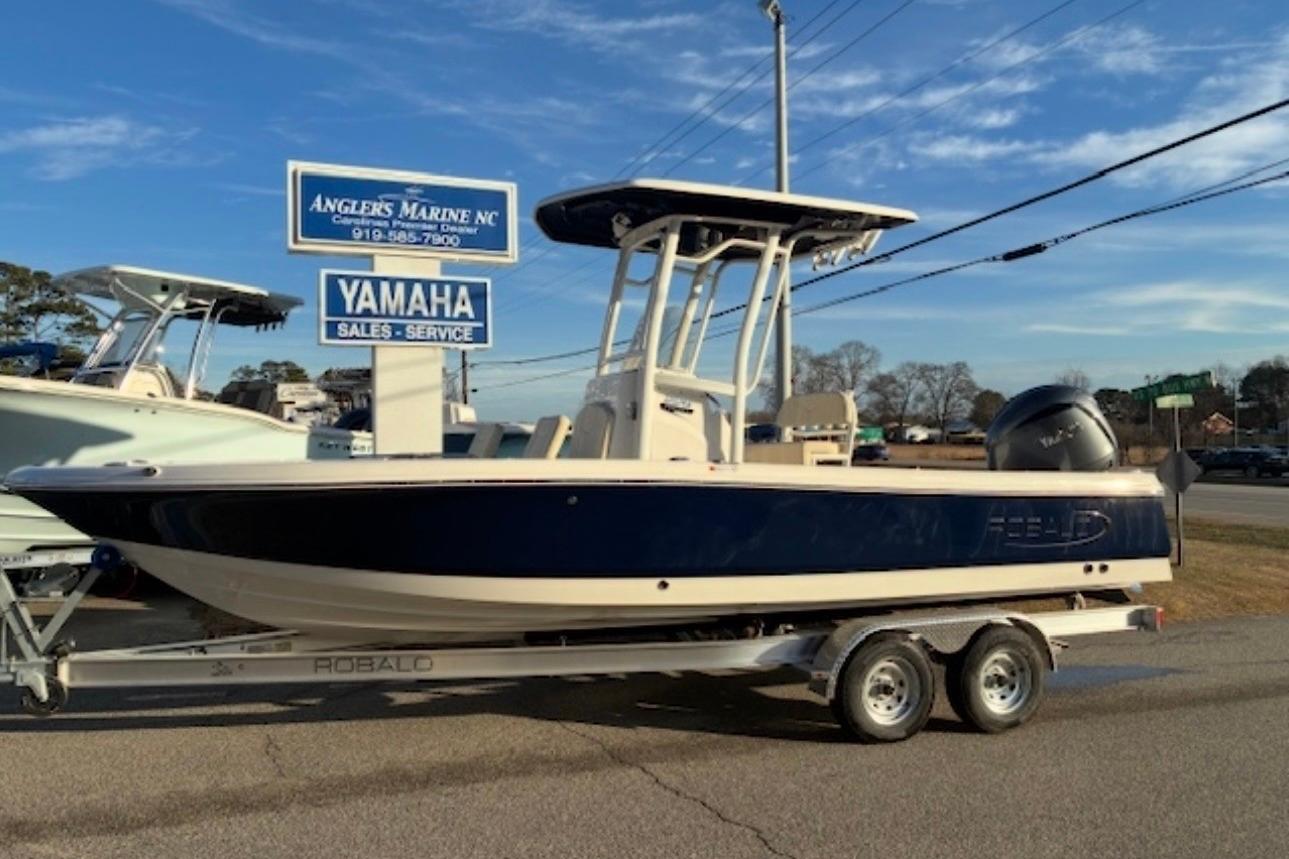 2026 Robalo 226 Cayman