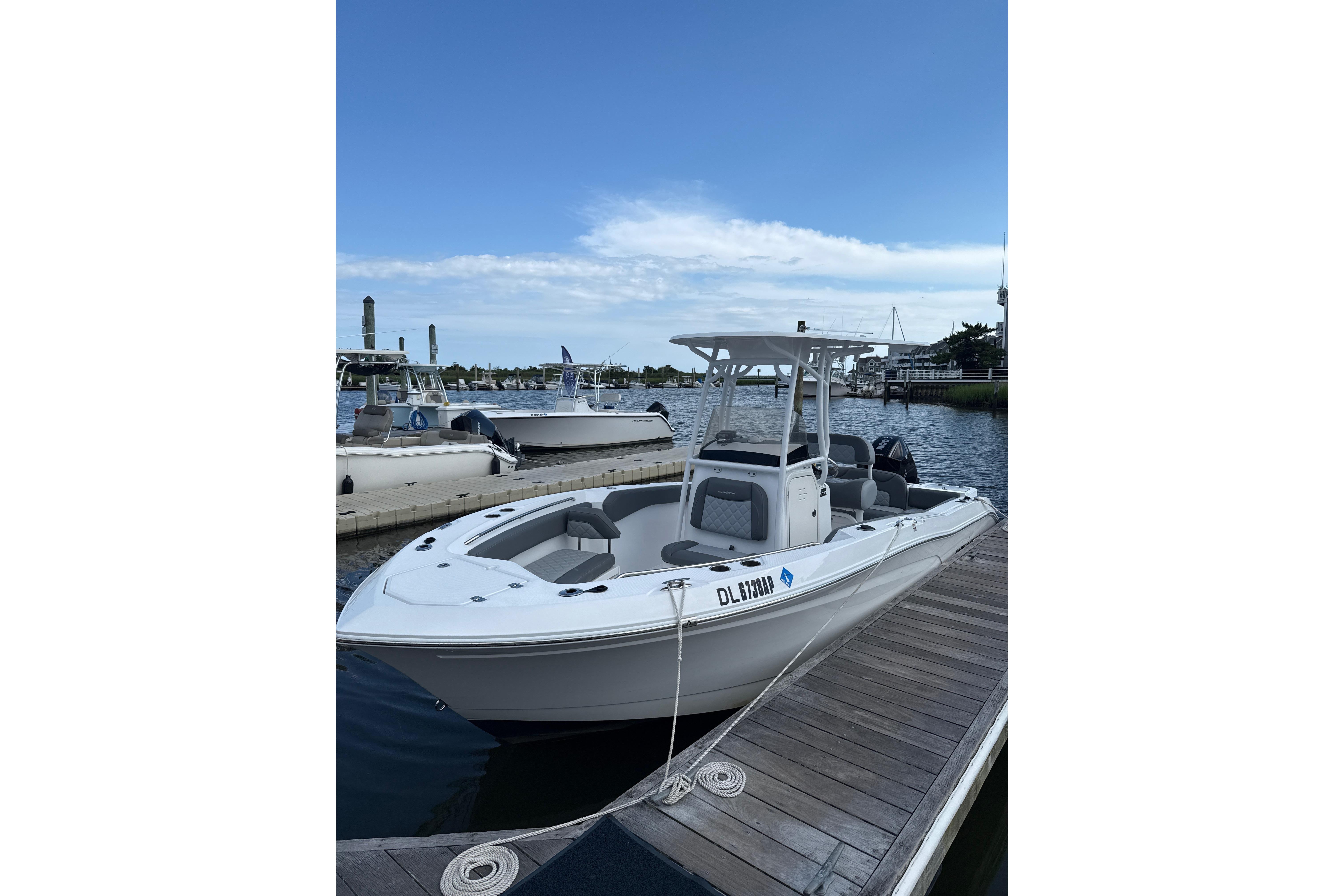 2024 NauticStar 222L Offshore