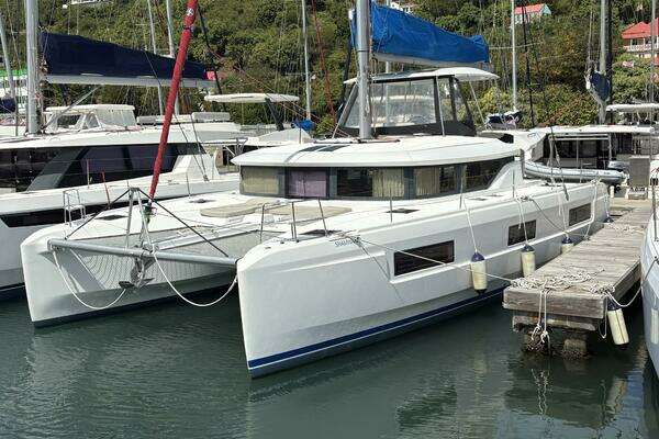2020 Lagoon 464