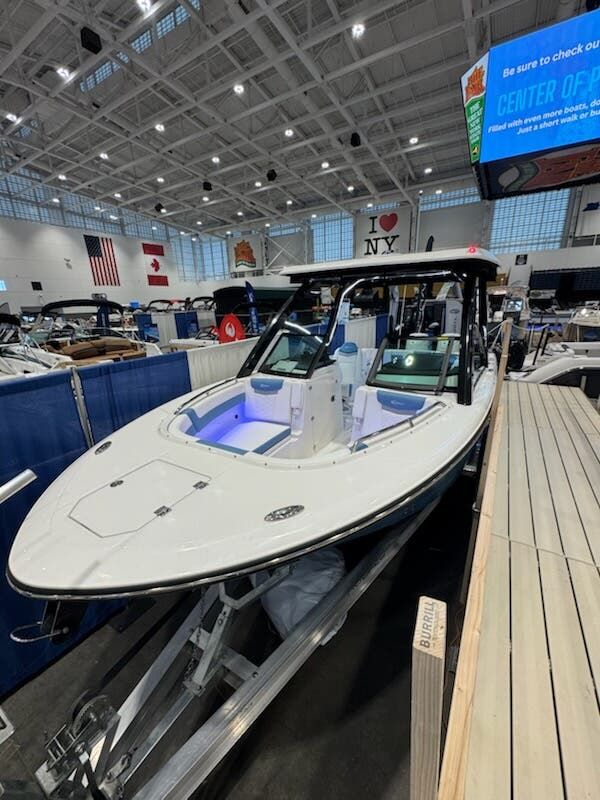2026 Robalo Dual Console R 257
