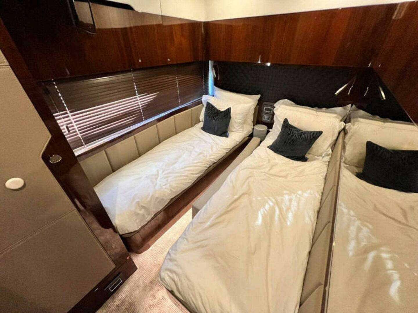2020 Fairline Squadron - Image 36