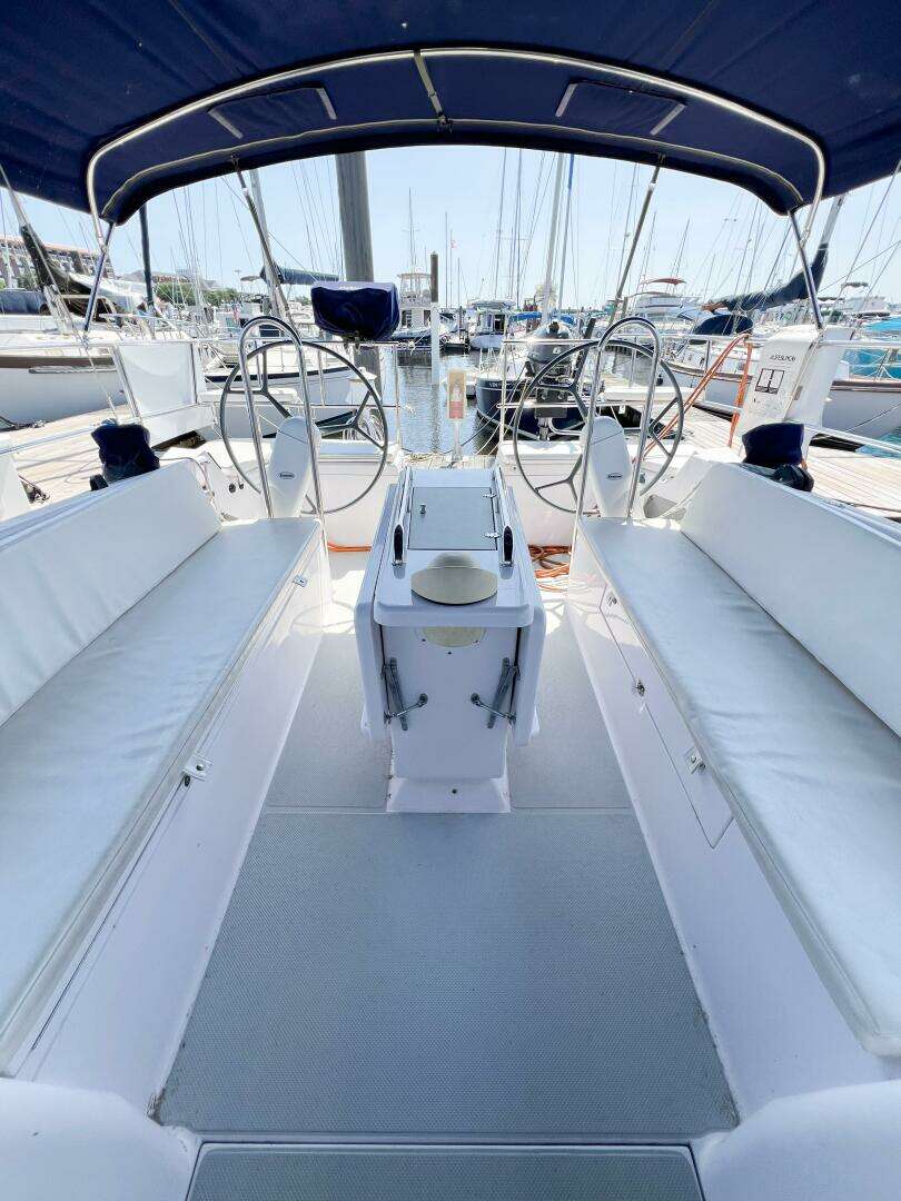 2019 Catalina 425 - Image 9