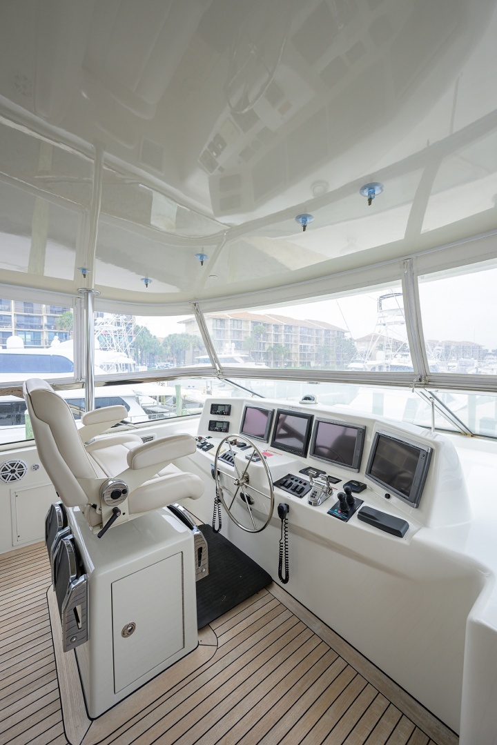 2013 Hatteras 80 Motor Yacht - Image 54