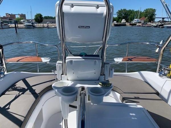 2005 Hunter 33 - 14