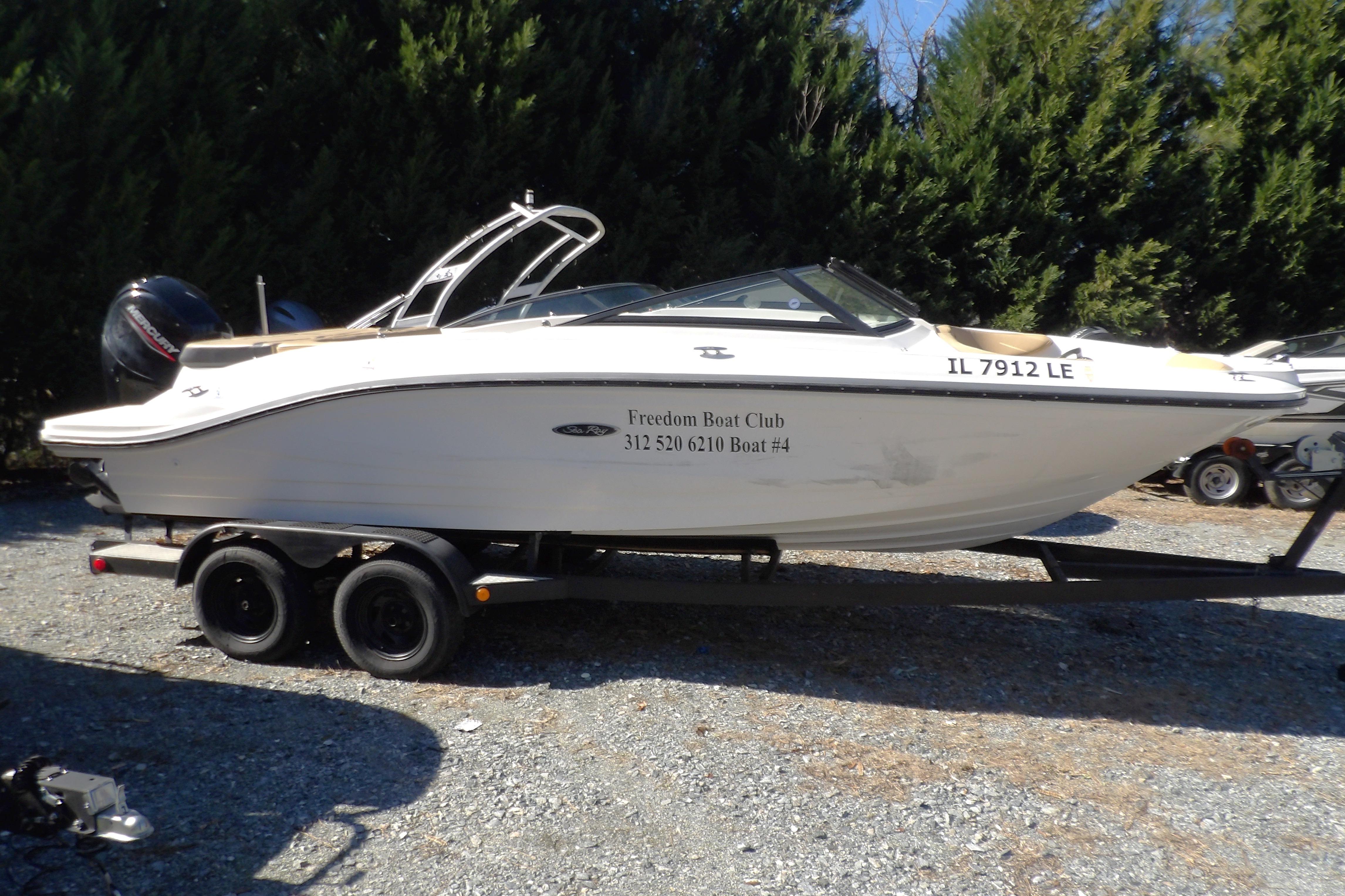 2023 Sea Ray 210 Bow Rider