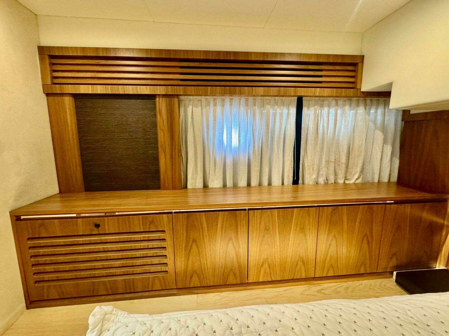2016 Absolute 45 Sport Yacht - Image 82