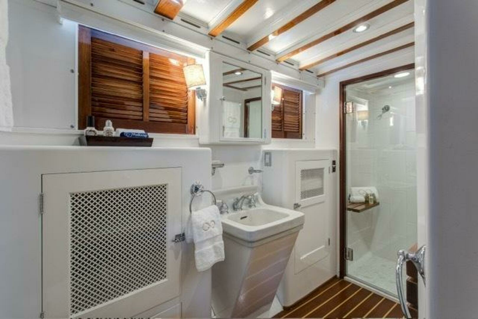 1947 Trumpy Raised Pilot House - Image 17