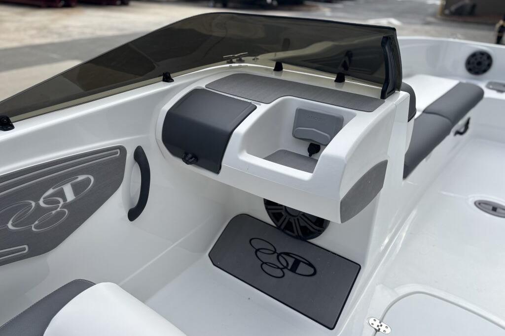 2026 Tahoe T21 boat interior with sleek dashboard and seating.