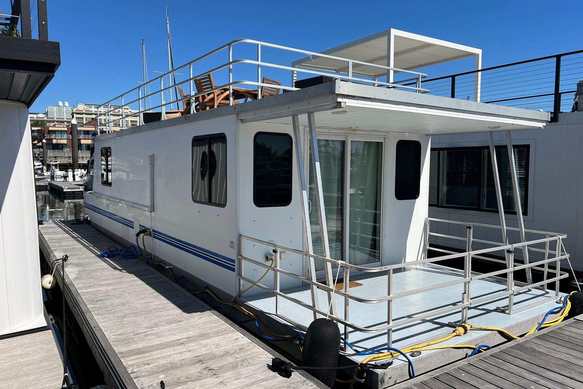 2019 Catamaran Cruisers House Boat