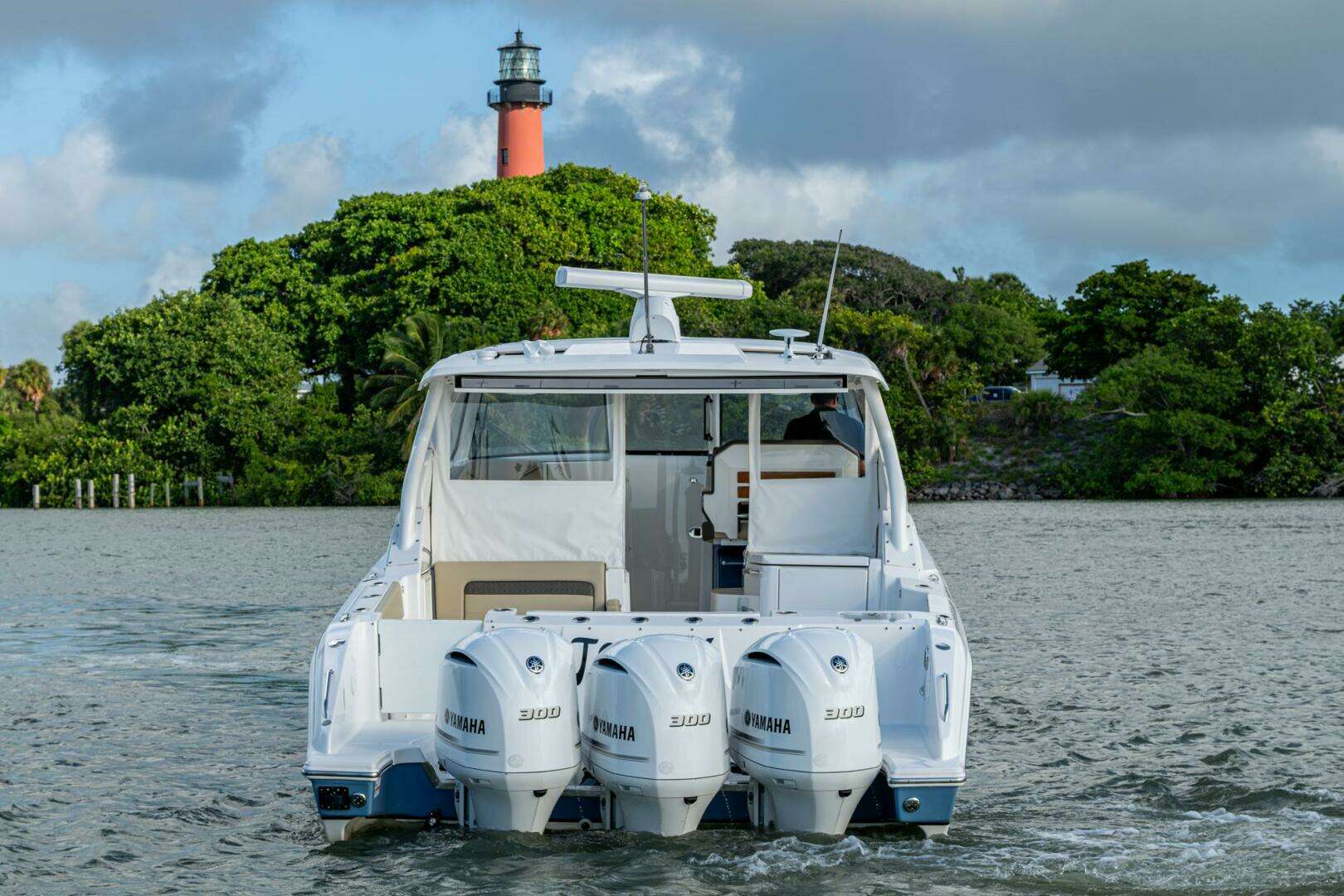 2019 Pursuit 365DC - Image 46