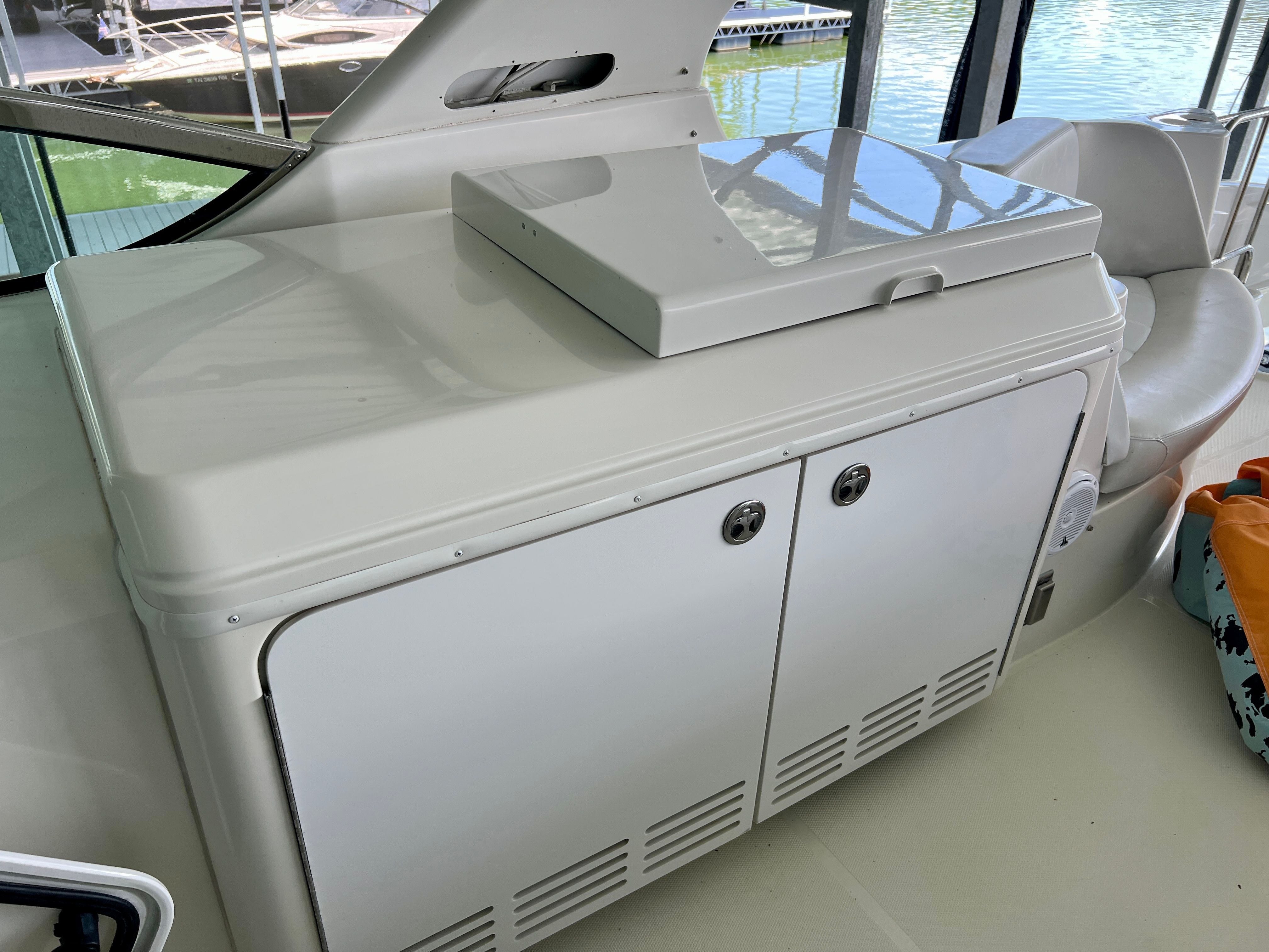 Interior of Carver 560 Voyager Sky yacht, 2005 model.