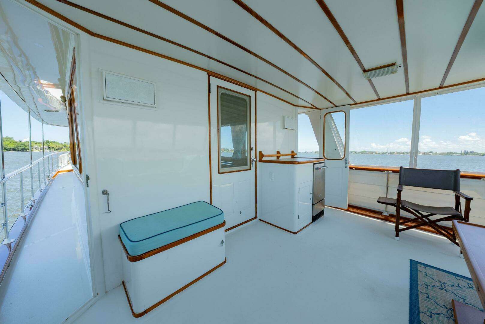 1970 Trumpy Houseboat - Image 31