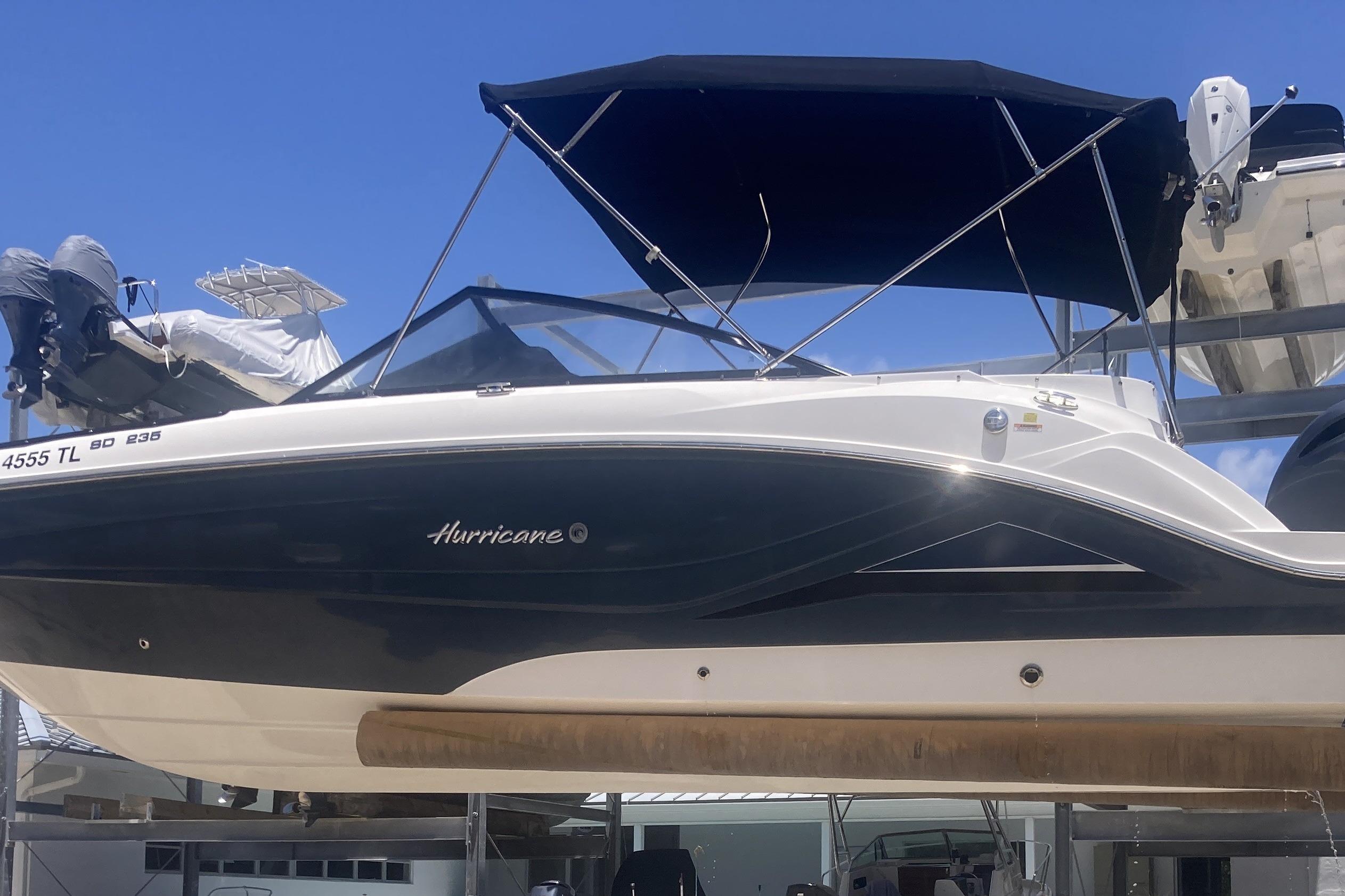 2023 Hurricane SunDeck 235 OB