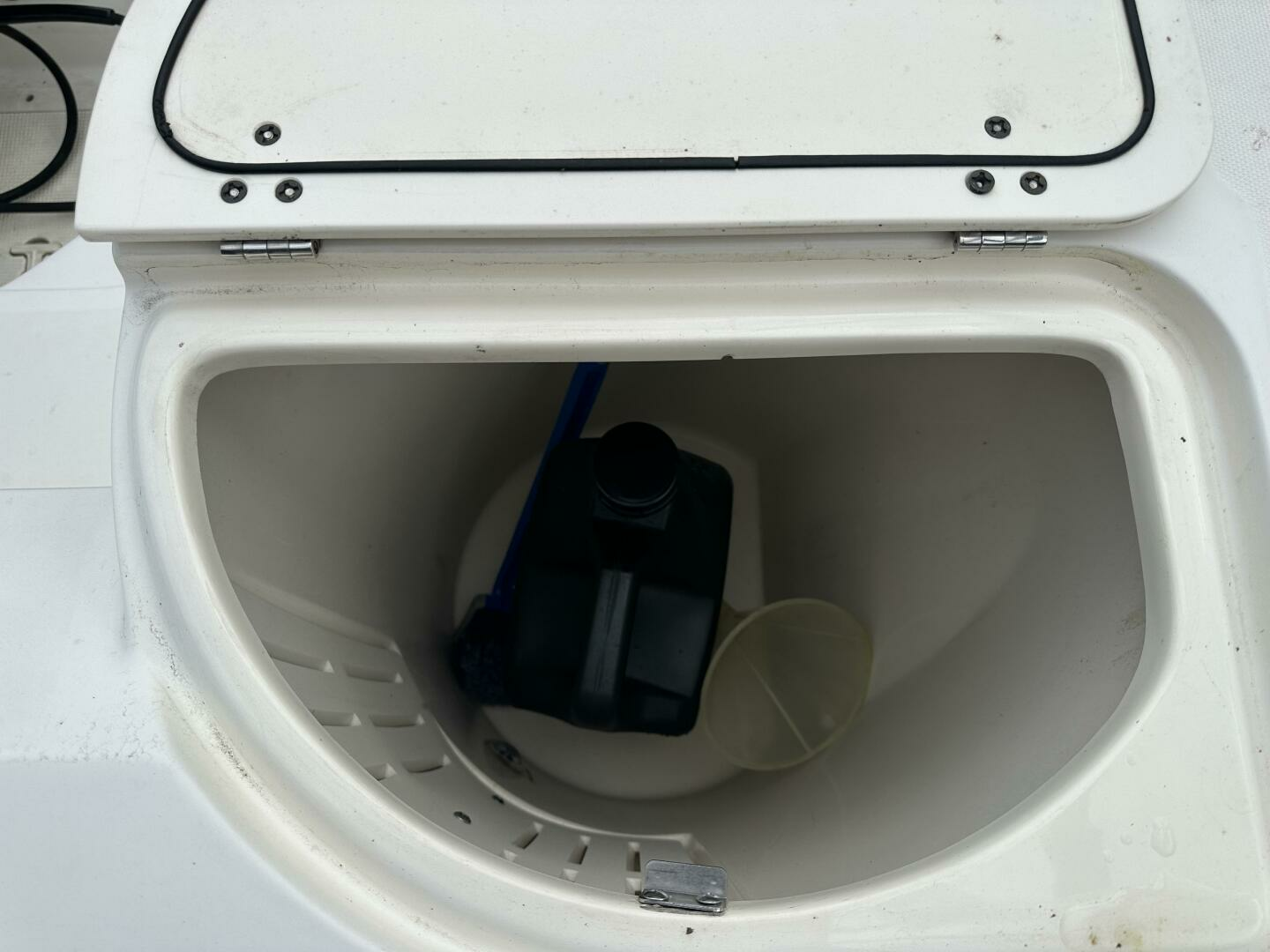 2000 Boston Whaler — - Image 17