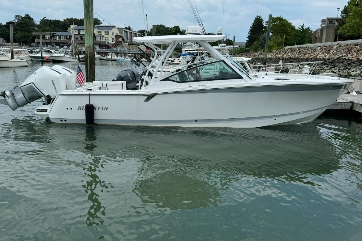 2024 Blackfin 302 DC