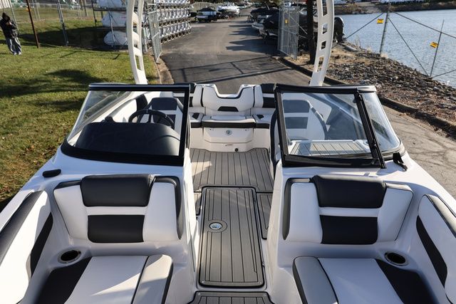 2026 Yamaha Boats 195 S BOTH COLOR AVAILABLE - 20