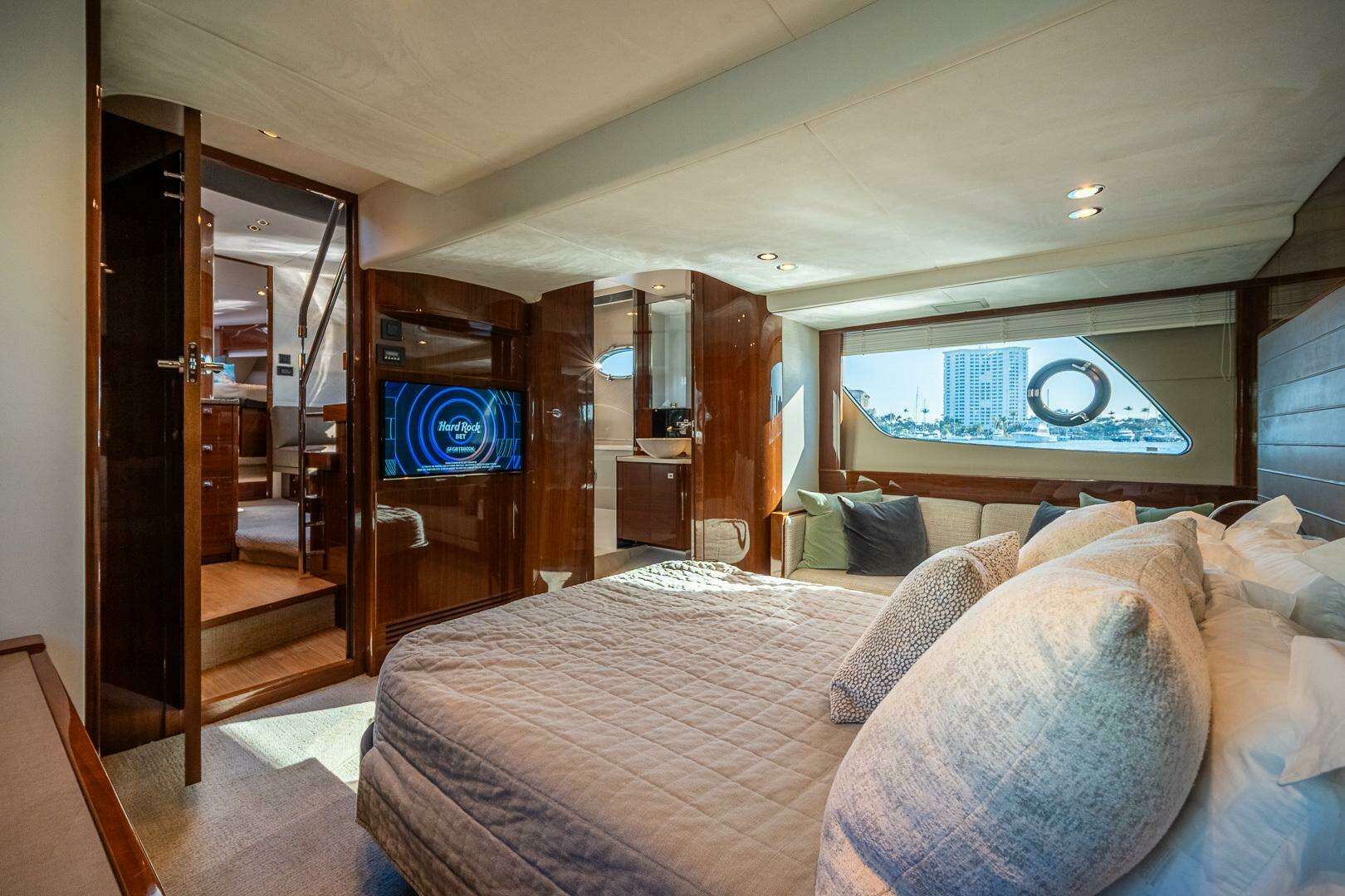 2016 Princess V48 - Image 33