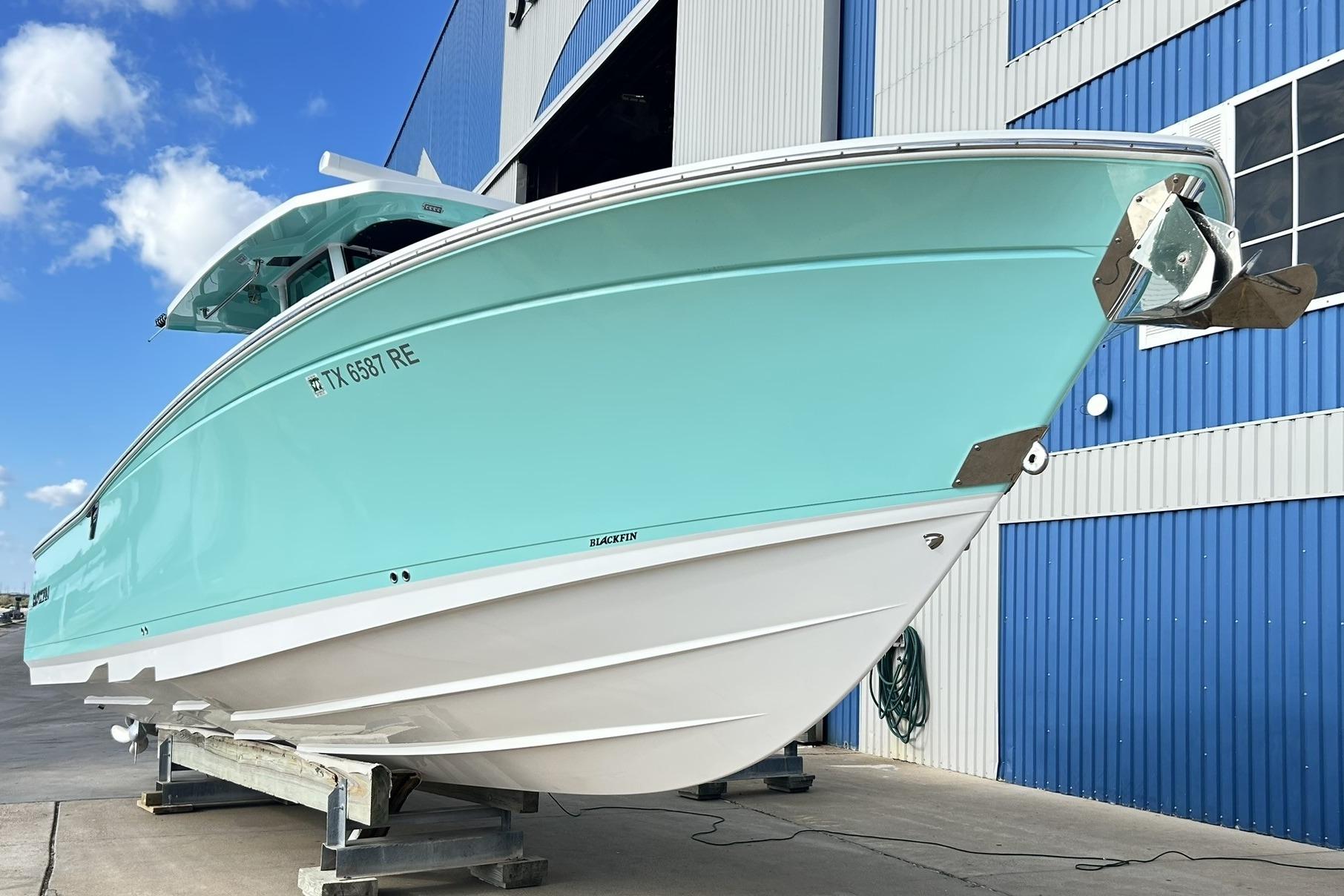 2023 Blackfin 332 CC