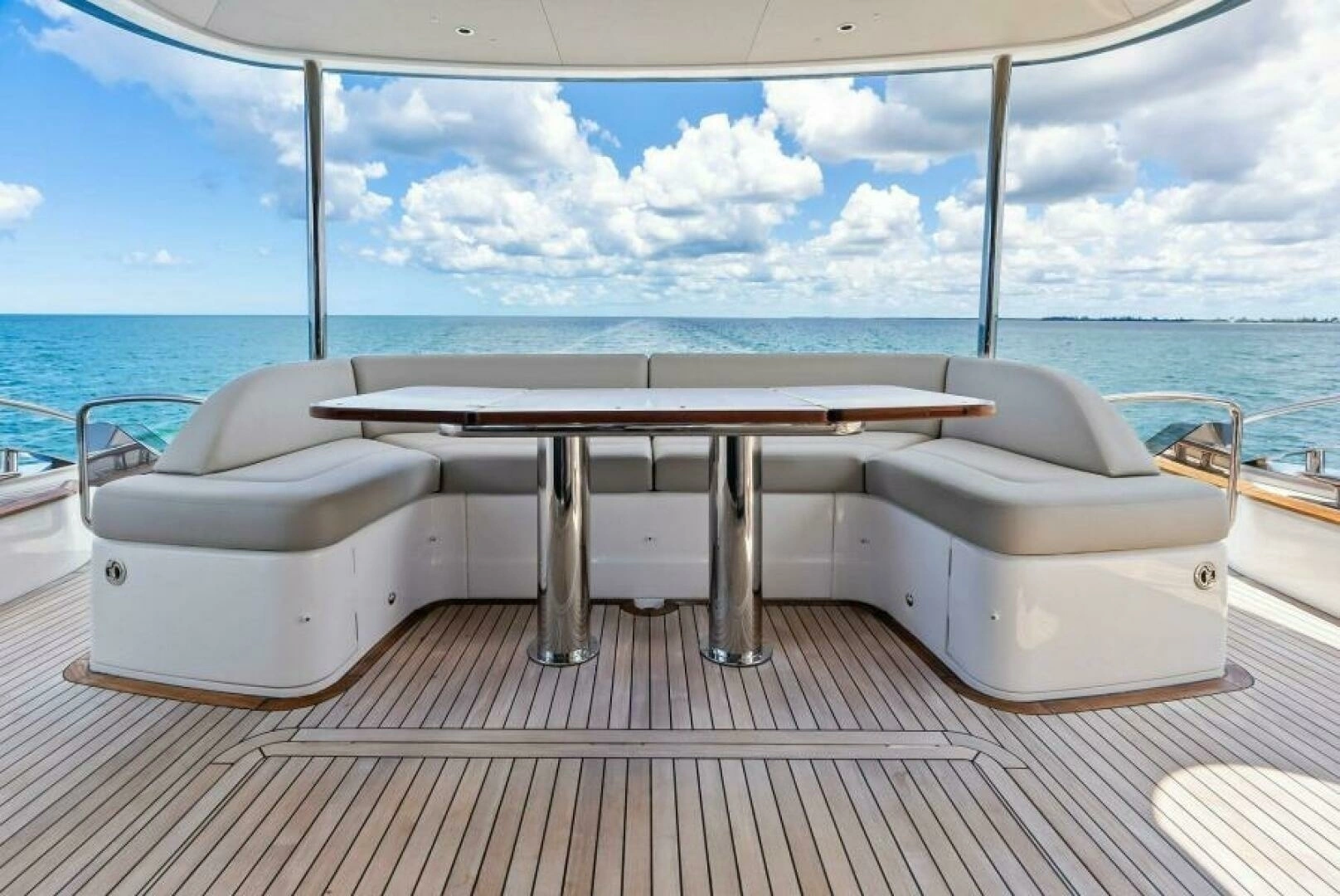 2024 Princess Y72 Motor Yacht - Image 4