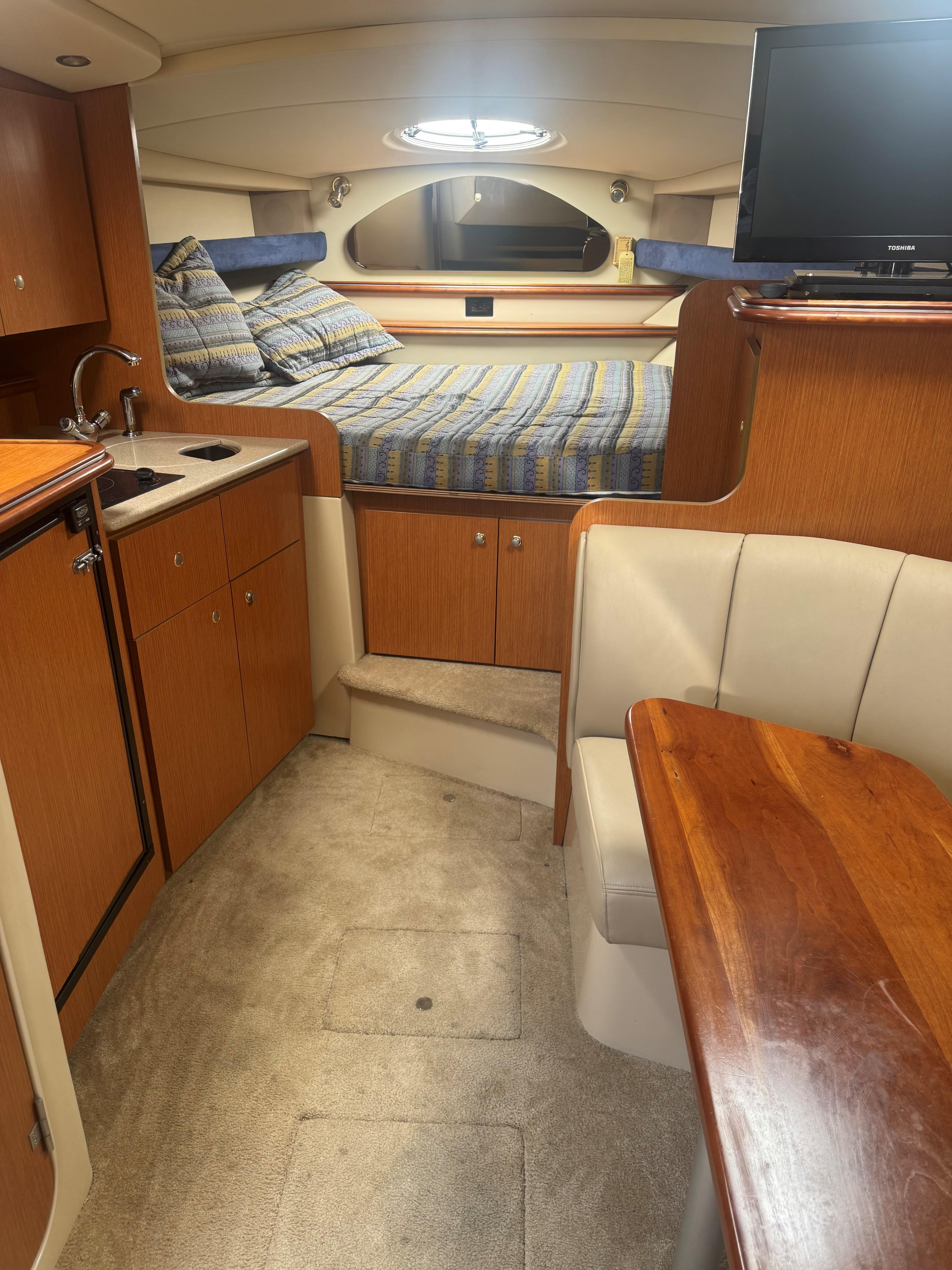 2004 Cruisers Yachts 320 Express - 15