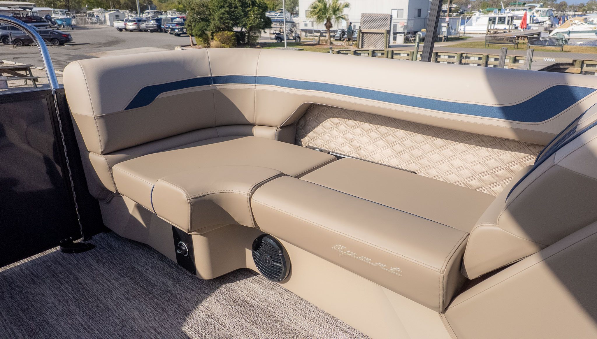 2026 Bennington 22 S STERN RADIUS - 5