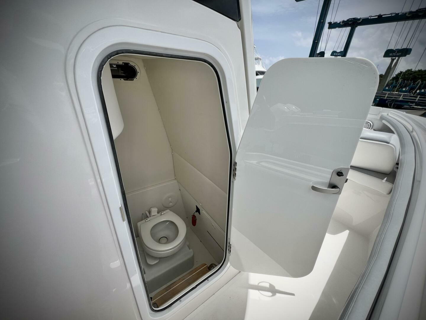 2020 Regulator 23 FS - Image 26