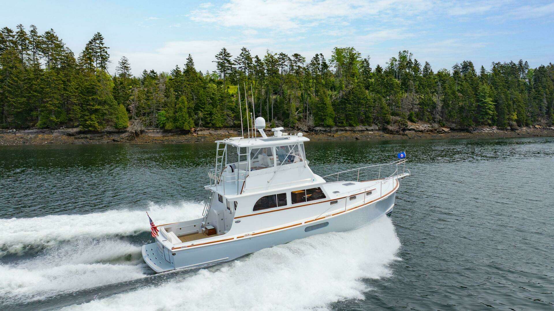 2019 Lowell Flybridge - Image 34
