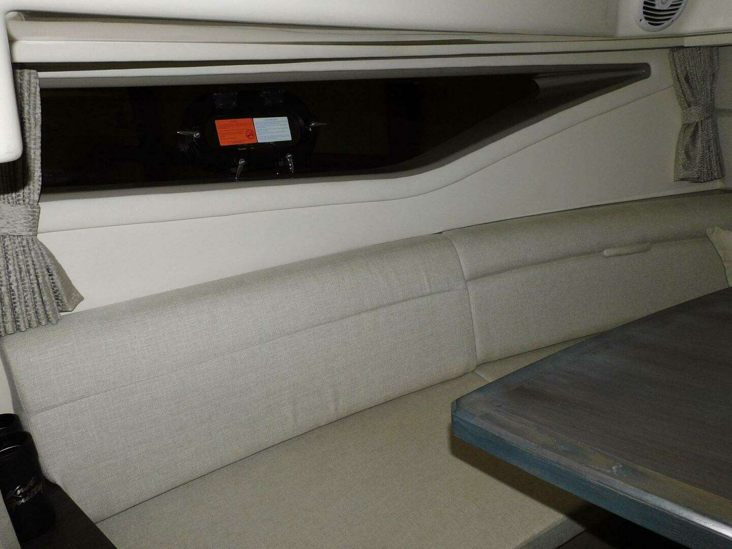 2018 Sea Ray Sundancer 320 - Image 10