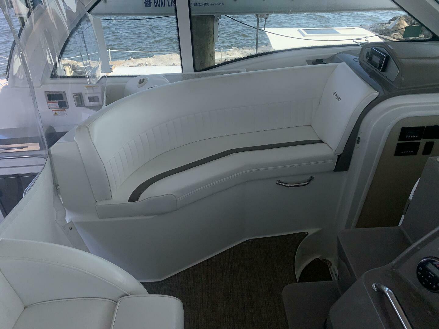 2011 Cruisers Yachts 420 Sports Coupe - Image 18