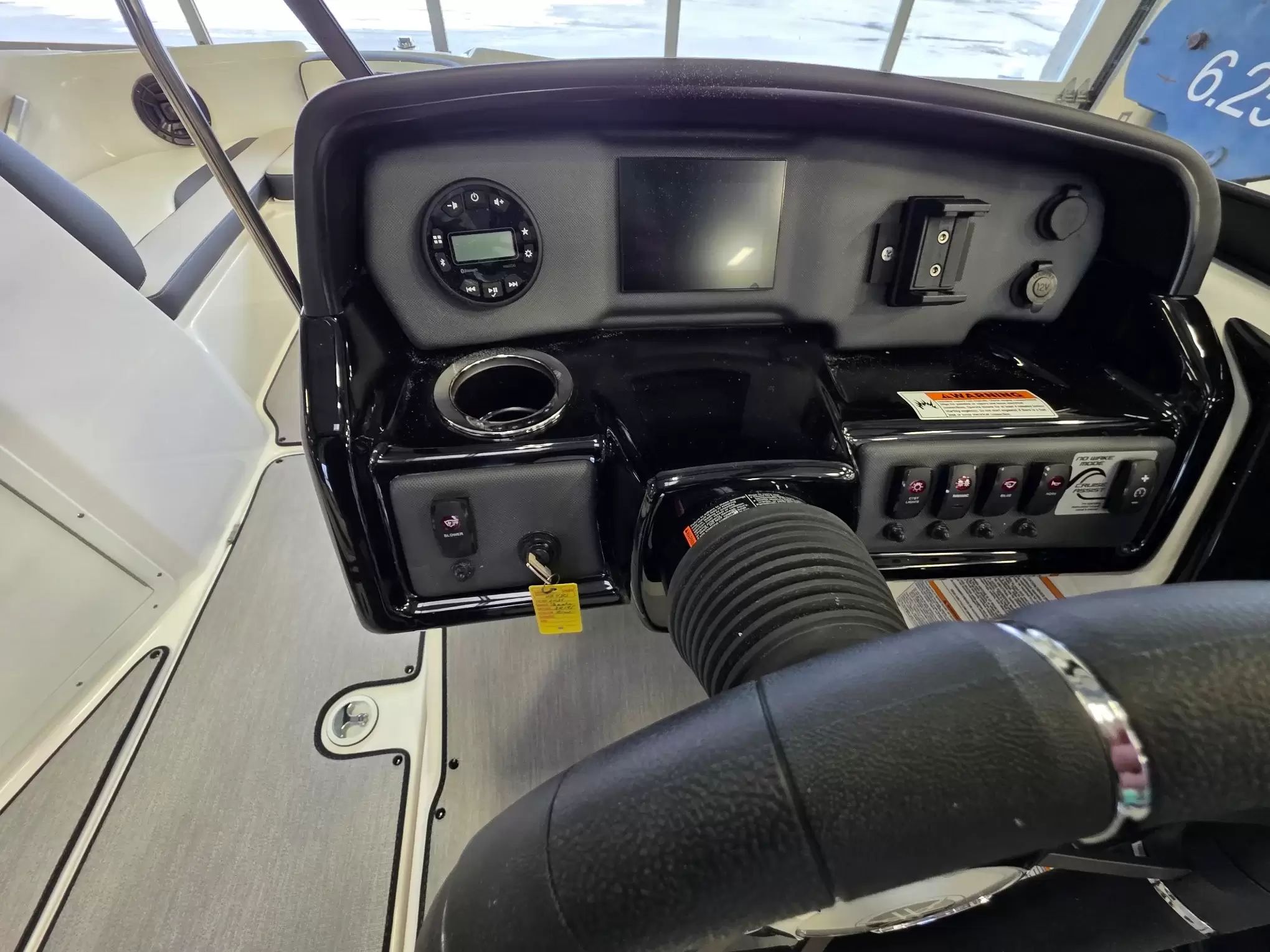 2026 Yamaha Boats AR195 - 11