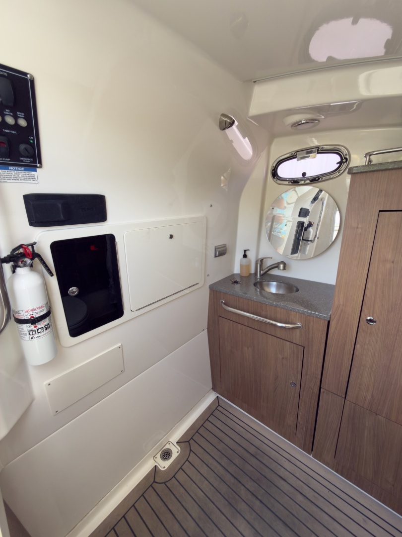 2016 Boston Whaler 350 Outrage - Image 57