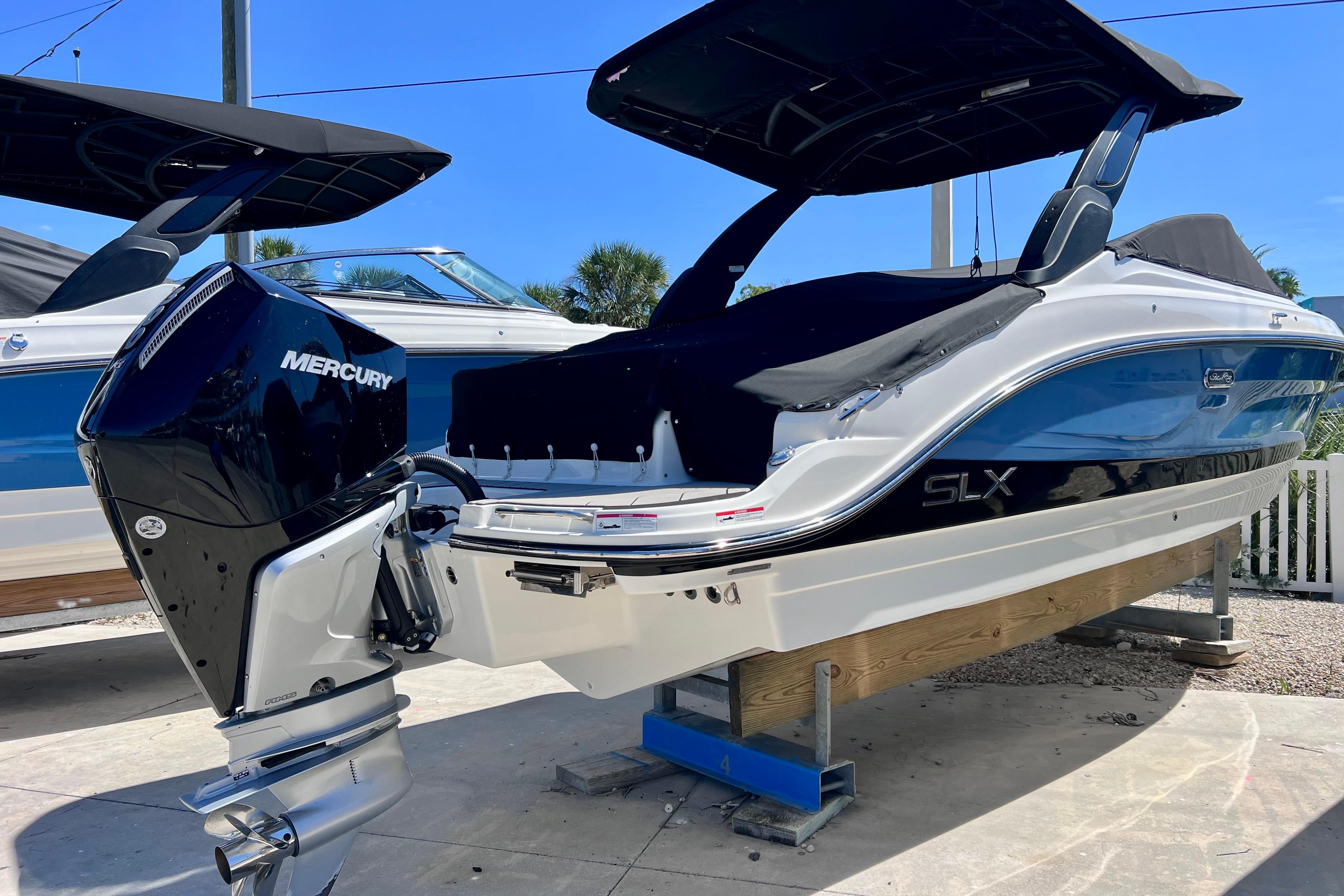 2024 Sea Ray SLX 260 Outboard